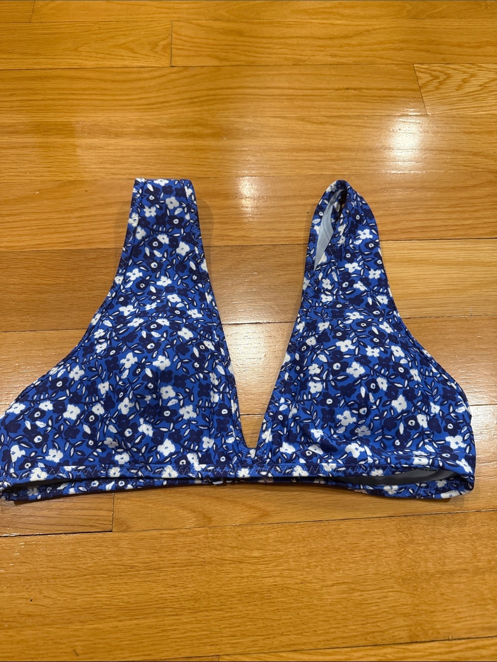 Aerie blue floral wide strap plunge bikini top size medium.
